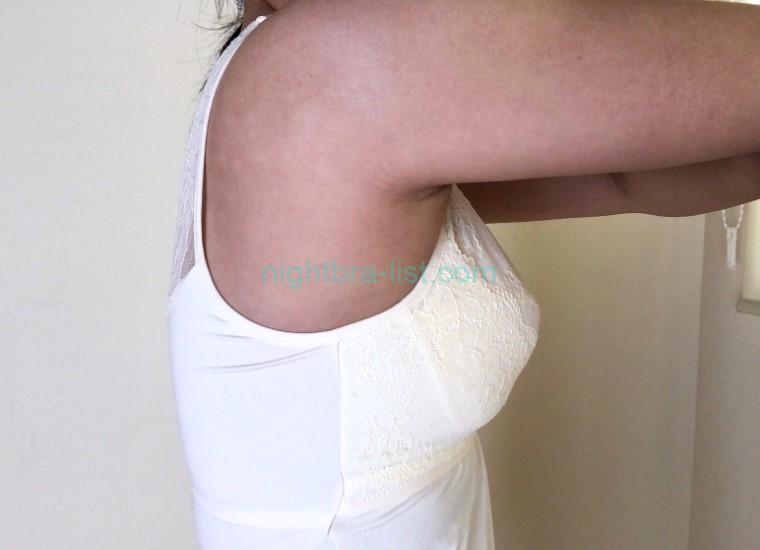 ルルクシェル「くつろぎ育乳キャミ」の着用画像横